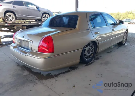 2008 Lincoln Town Car Signature Limited из США, поврежденный, VIN 2LNHM82V98X643213